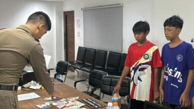 Pattaya teens return wallet with cash, win public praise