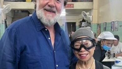 Russell Crowe cooks up in Bangkok with Michelin-star chef Jay Fai