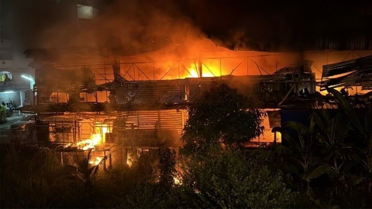 Shop fire causes injuries in Samut Prakan, spreads to apartment