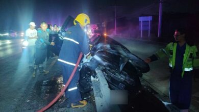 Pathum Thani: Sedan caught in fiery crash due to broken streetlight