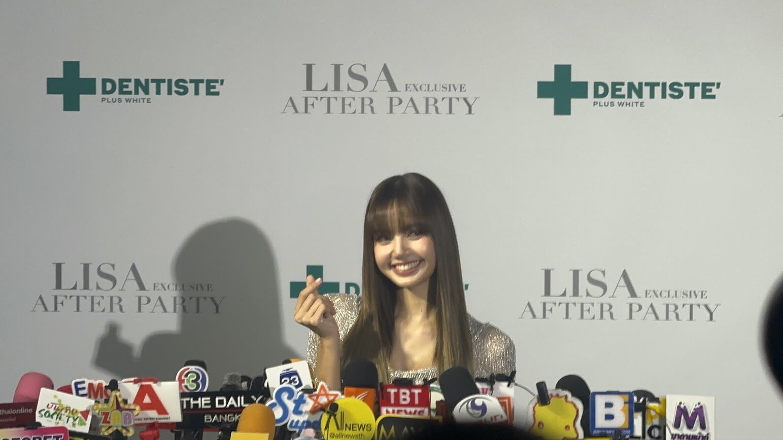 Dentiste X Lisa creates confident smiles and inspires fans nationwide | News by Thaiger