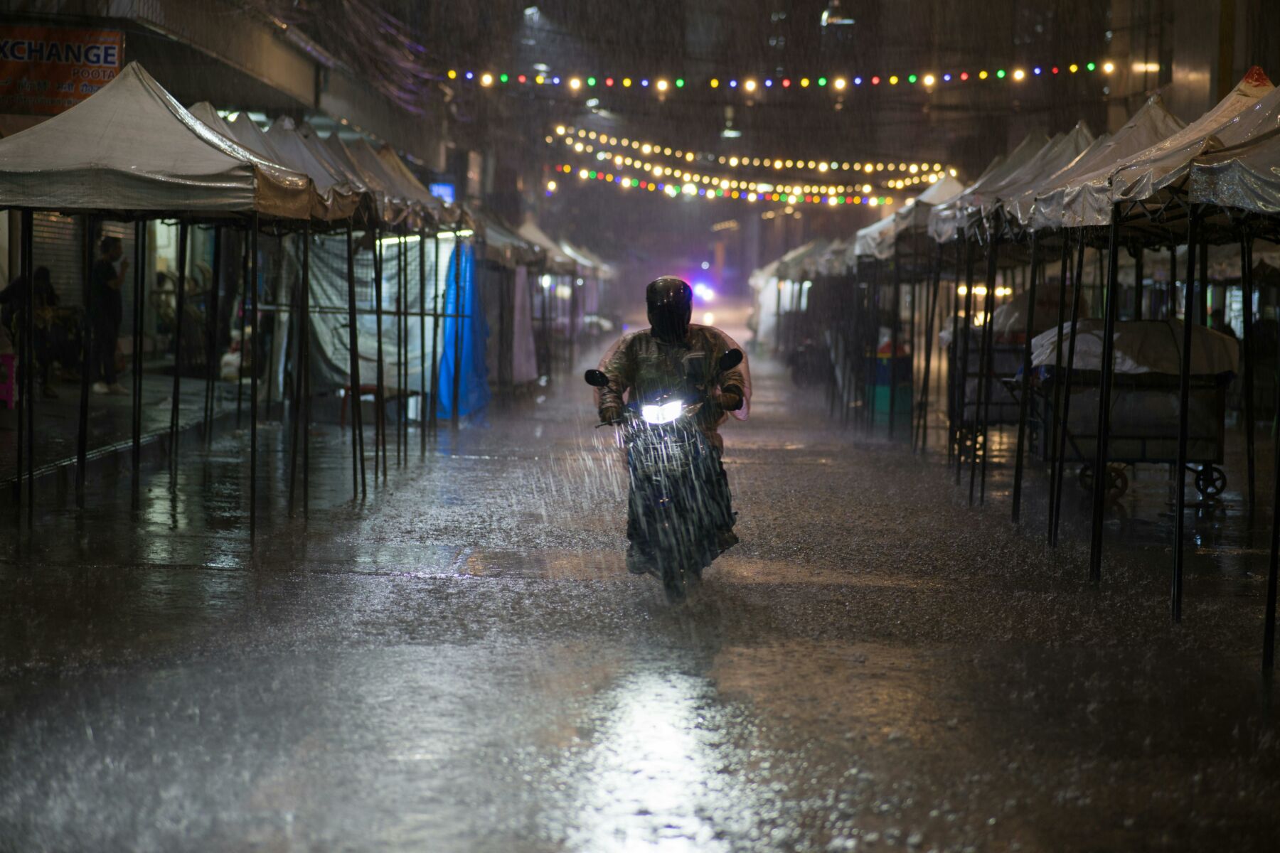 Heavy rain alert for 33 provinces in Thailand as temperatures drop