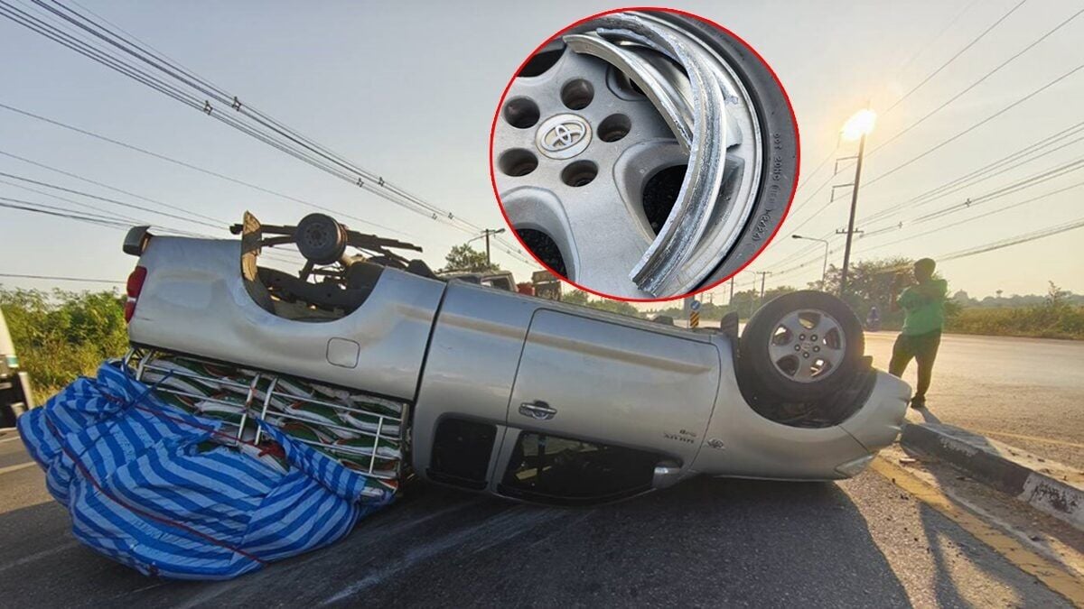 Overloaded pickup truck overturns in Nakhon Ratchasima