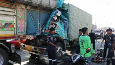 Ten-wheeler crash in Ang Thong claims driver’s life