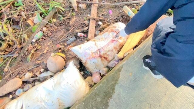 Sacks found in Phatthalung canal are decomposed pork, not bodies | News by Thaiger