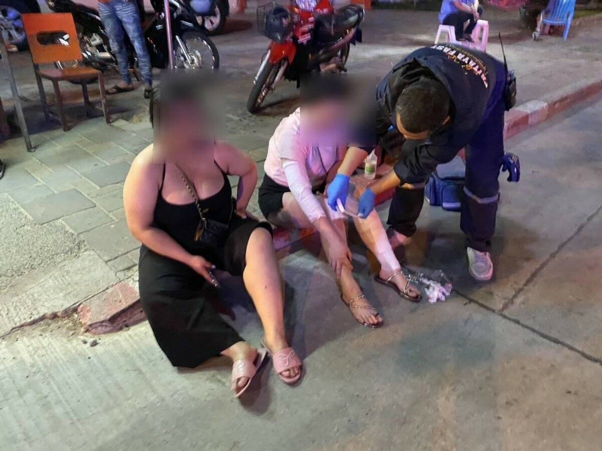 Foreign motorcyclist’s ill-judged turn in Pattaya leaves 3 injured