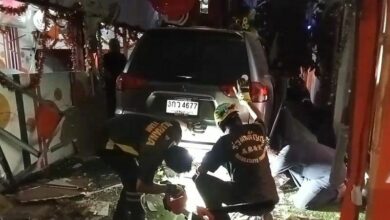 Mitsubishi Pajero crashes into Bangkok karaoke bar, three injured | Thaiger