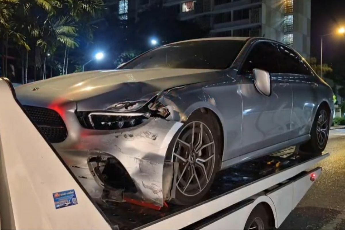 Mercedes Benz crashes kills delivery rider