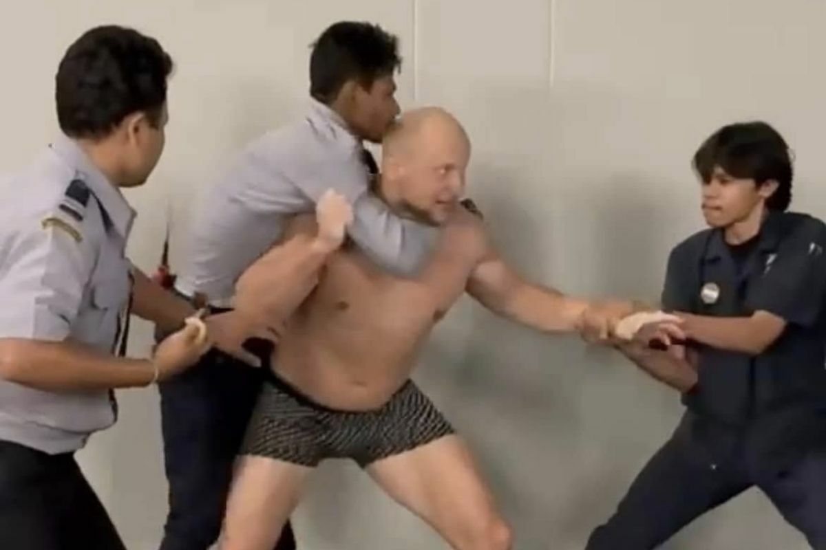 Foreign man rampage Phuket