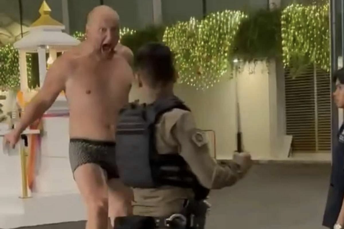 Drunk Belarusian man attacks police in Phuket rampage (video)