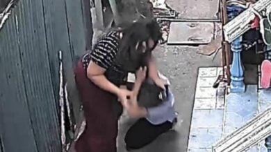 Thai woman attacks neighbour over cigarette smoke dispute (video)