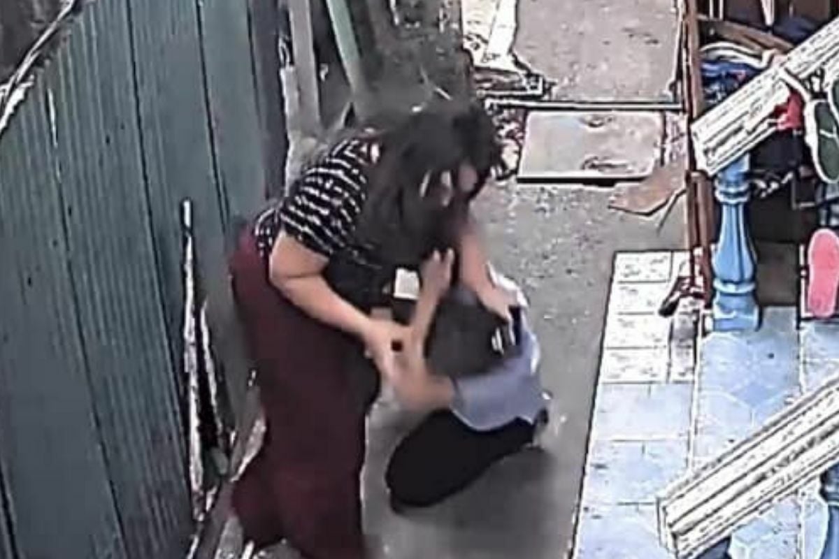 Thai woman attacks neighbour over cigarette smoke dispute (video)