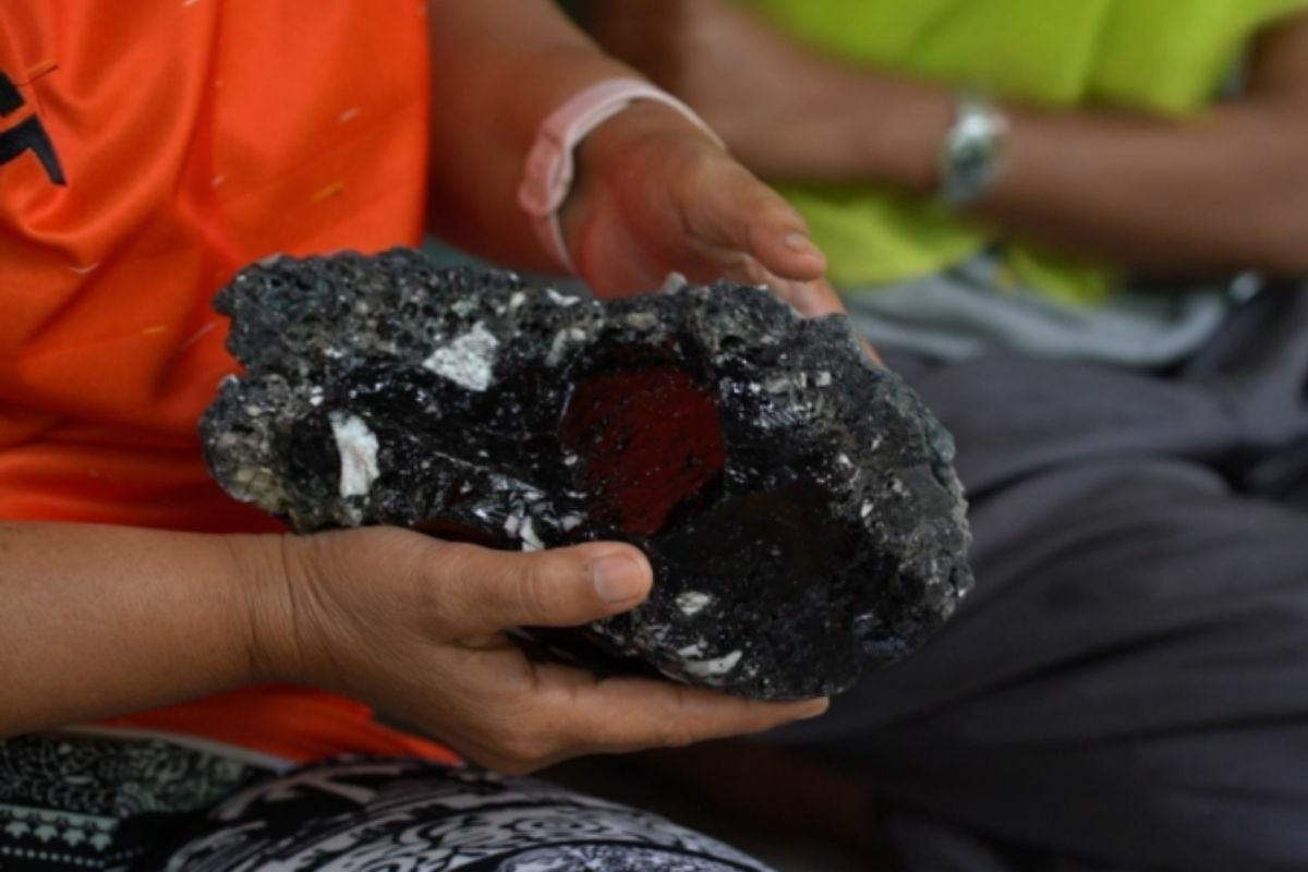 Mysterious objects from sky leave Thai couple on cloud nine