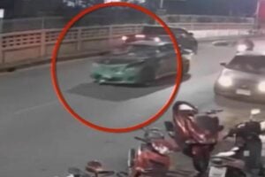 Drunk taxi driver flees after crashing over 10 motorcycles, 3 injured