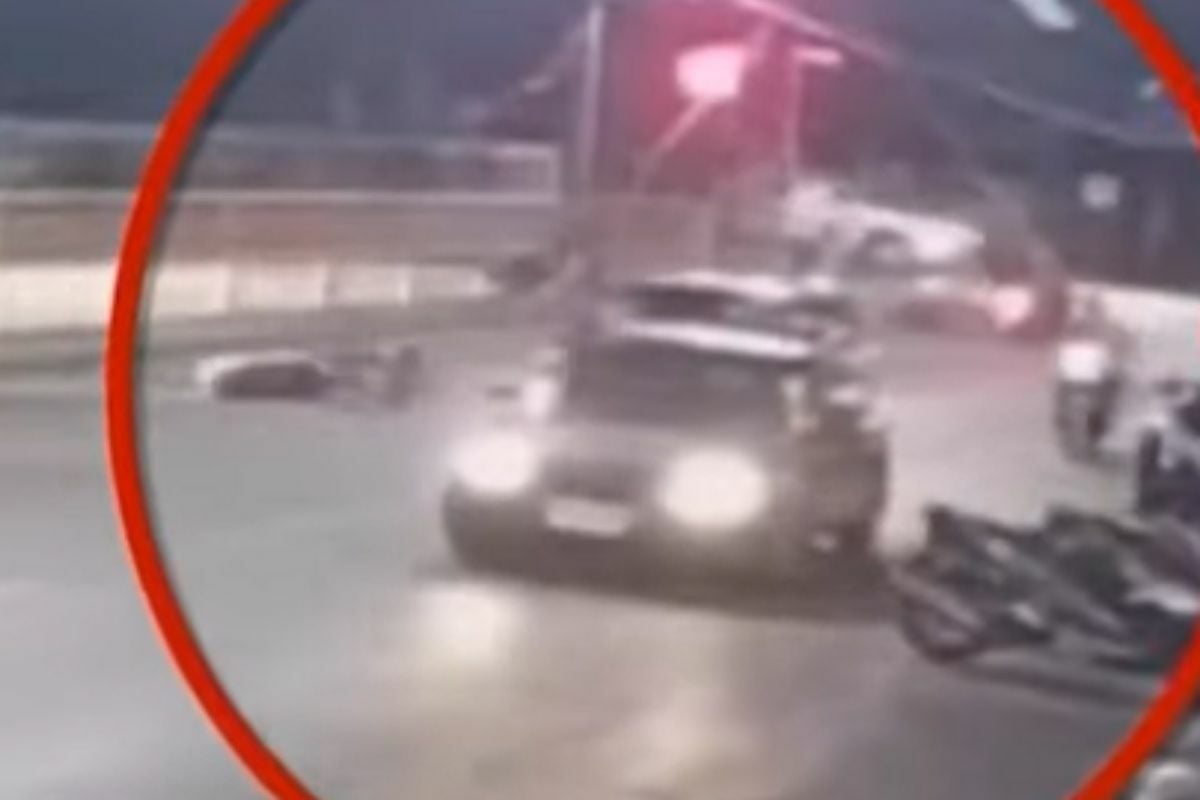 Drunk Thai taxi driver fled after crashing into motorcycles