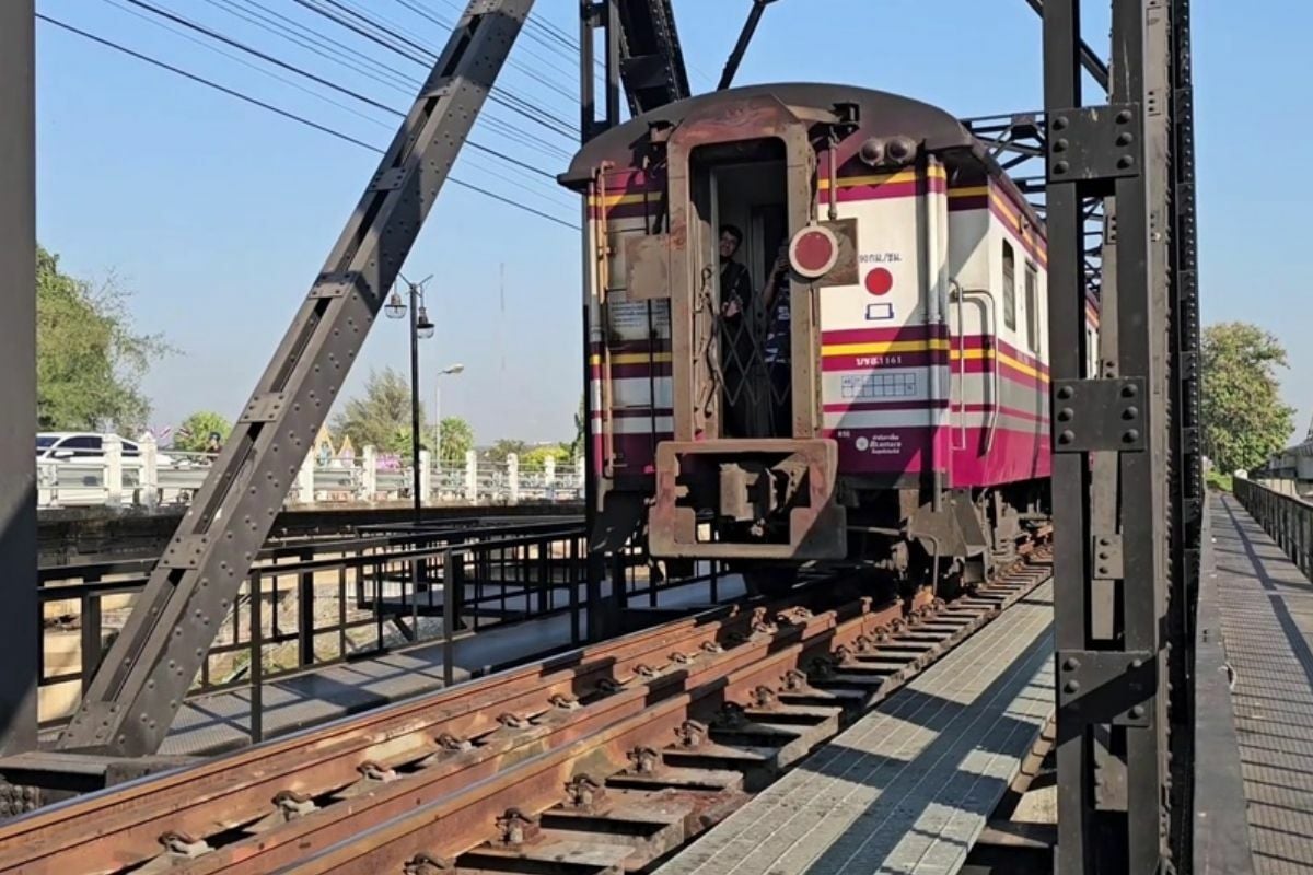 Thai man dies on railway track in Ratchaburi