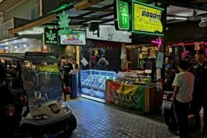 BB gun vendors spark shootout on Pattaya Walking Street (video)