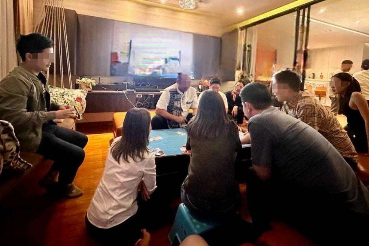 Pheu Thai members defend card photo as fortune telling, not gambling