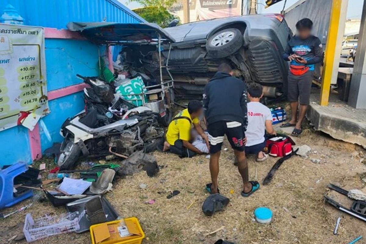 Drunk Thai man crashes car, killing police and 4 year old boy