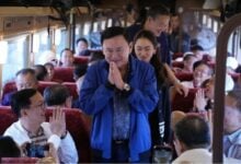 Thaksin joins daughter Paetongtarn on Pheu Thai train to Hua Hin