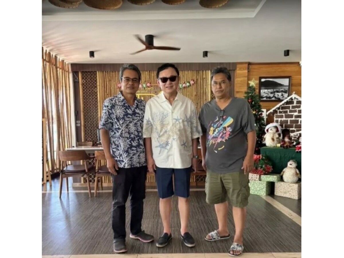 Yacht fleet breakfast: Thaksin and Thamanat’s island meet-up