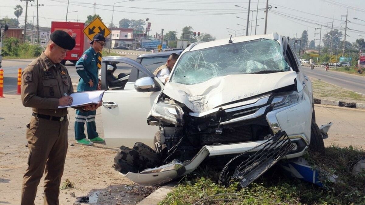 Police subdue armed suspect after car theft in Phitsanulok