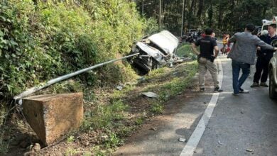 Van crash on Doi Inthanon injures several, damages vehicles