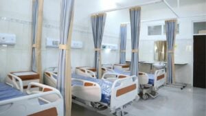 Do foreigners get free healthcare in Thailand?