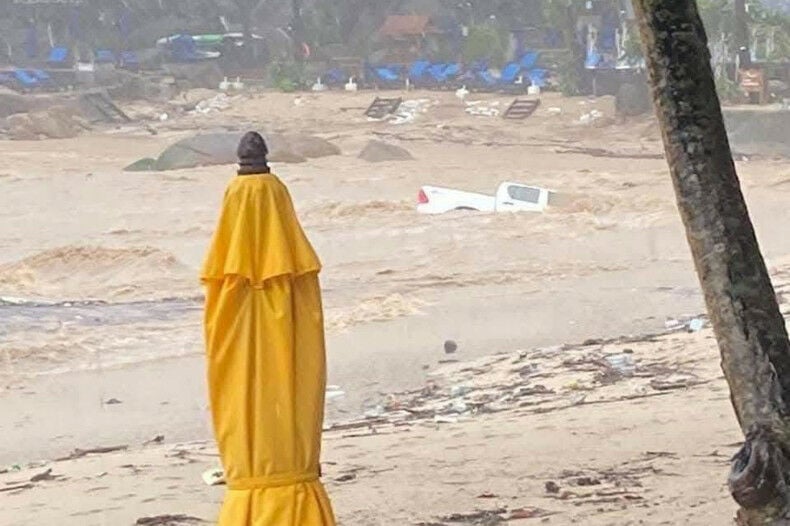 Torrential rain wreaks havoc in Surat Thani, Koh Phangan hit hard (video)