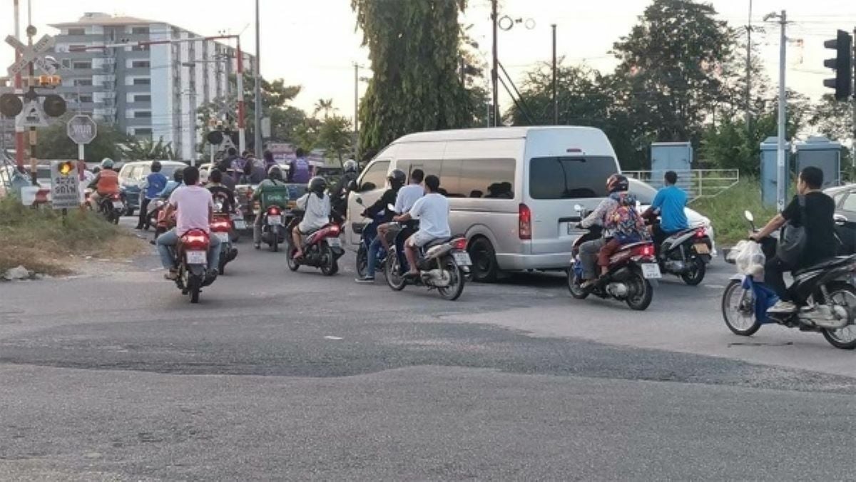 Pattaya’s ongoing struggle of managing railway road traffic