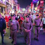 Festive cops hit Pattaya Walking Street with candies | Thaiger