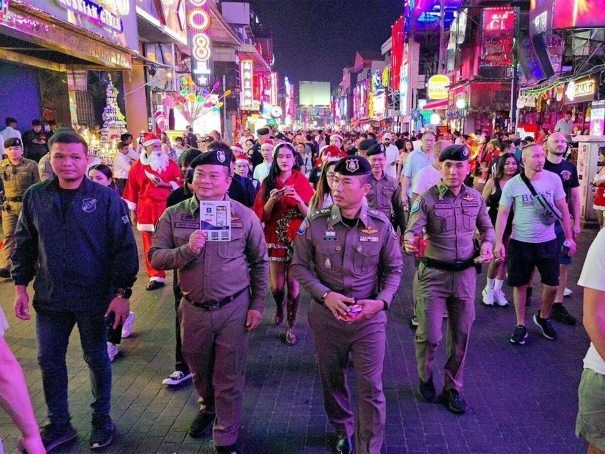 Festive cops hit Pattaya Walking Street with candies