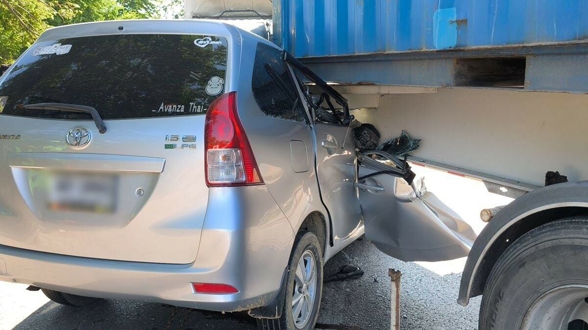 Highway rescue worker killed in Prachuap Khiri Khan lorry collision