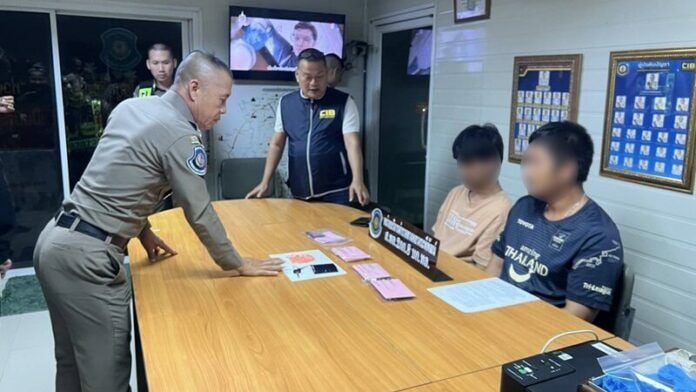 Two driving minibus slowly in Pathum Thani arrested with meth pills | News by Thaiger