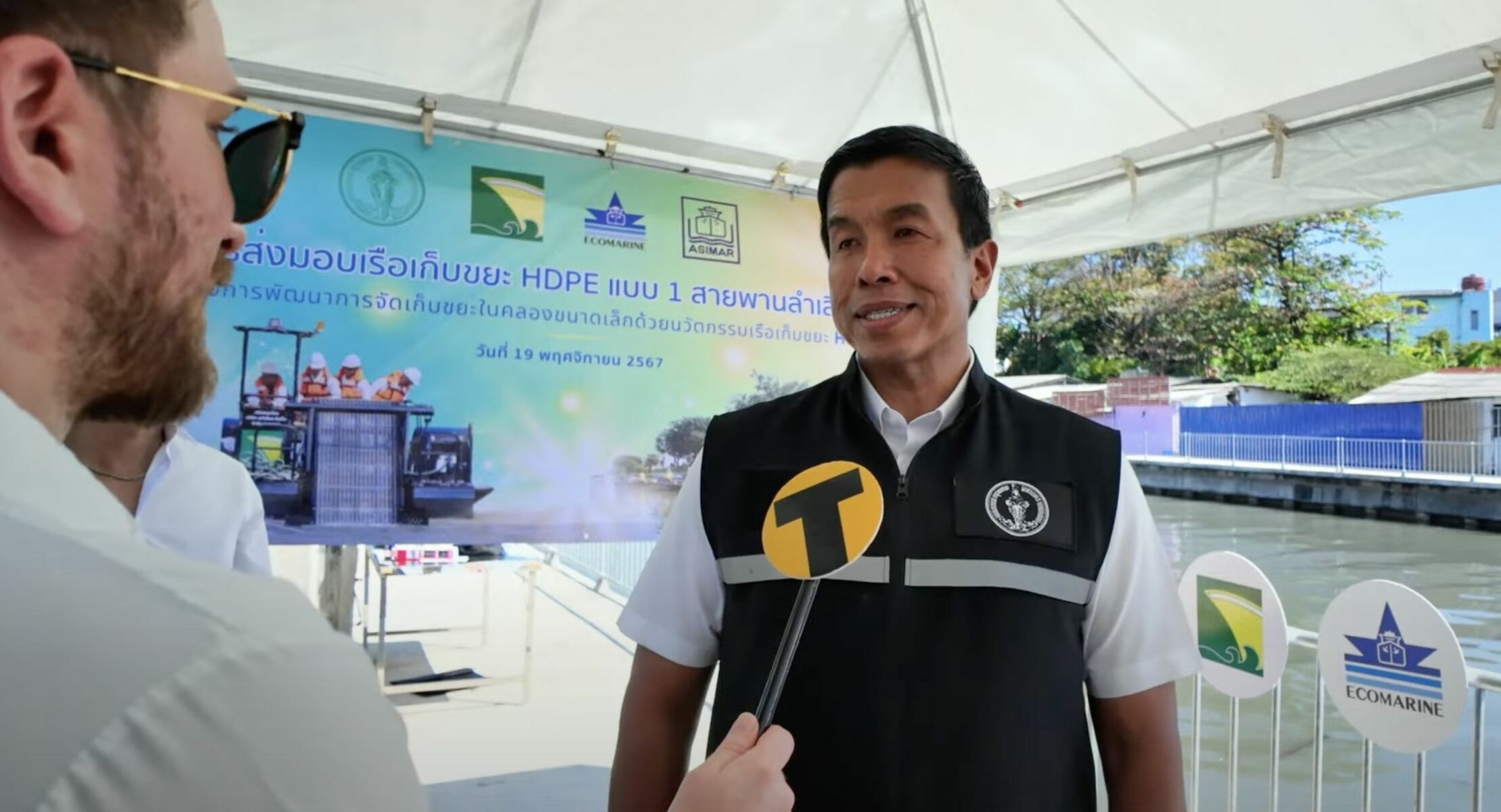 Governor Chadchart Sittipunt at the canal-cleaning boat handover ceremony