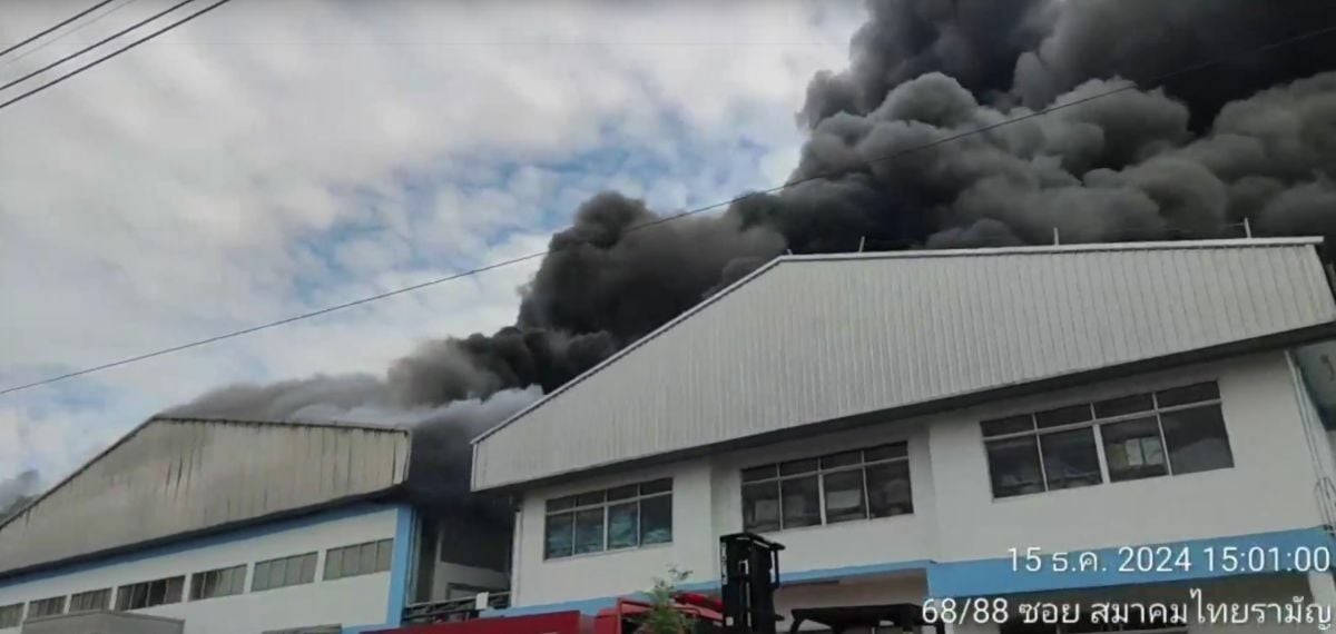 Fire engulfs Bangkok factory, emergency services contain blaze