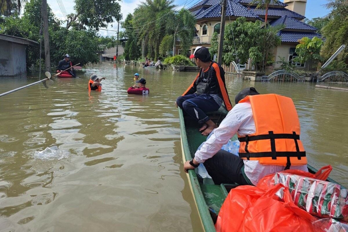 Thailand floods claim lives, deforestation and dams blamed