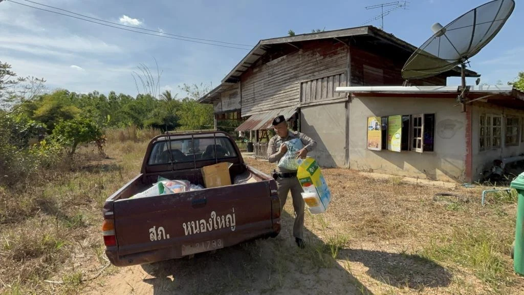 Cop with a cause: Chon Buri officer's goodwill patrol warms hearts | News by Thaiger