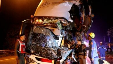 Tourist bus crash in Chumphon injures 17 after driver distraction | Thaiger