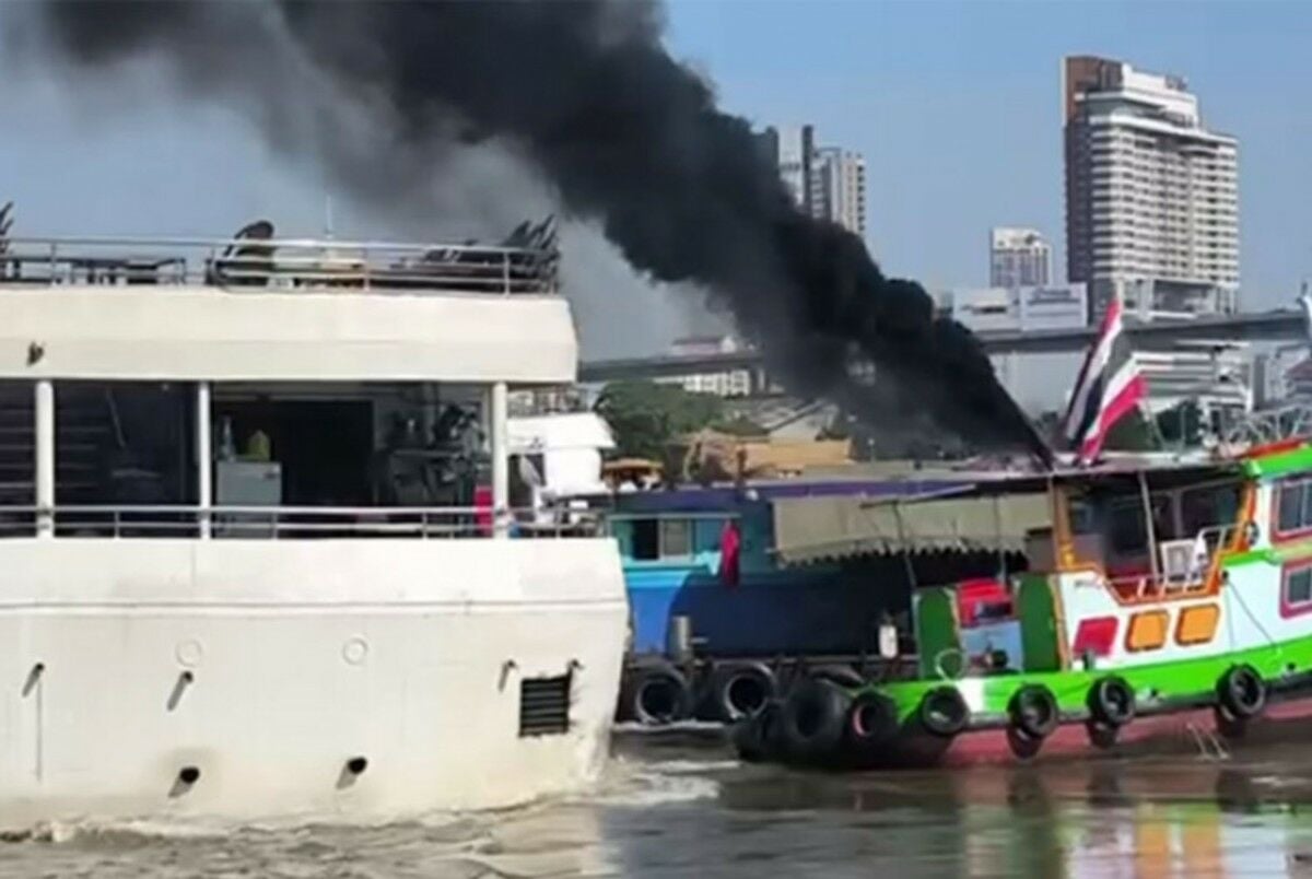 Chaos on the Chao Phraya: Tugboat smashes into 6 tour boats