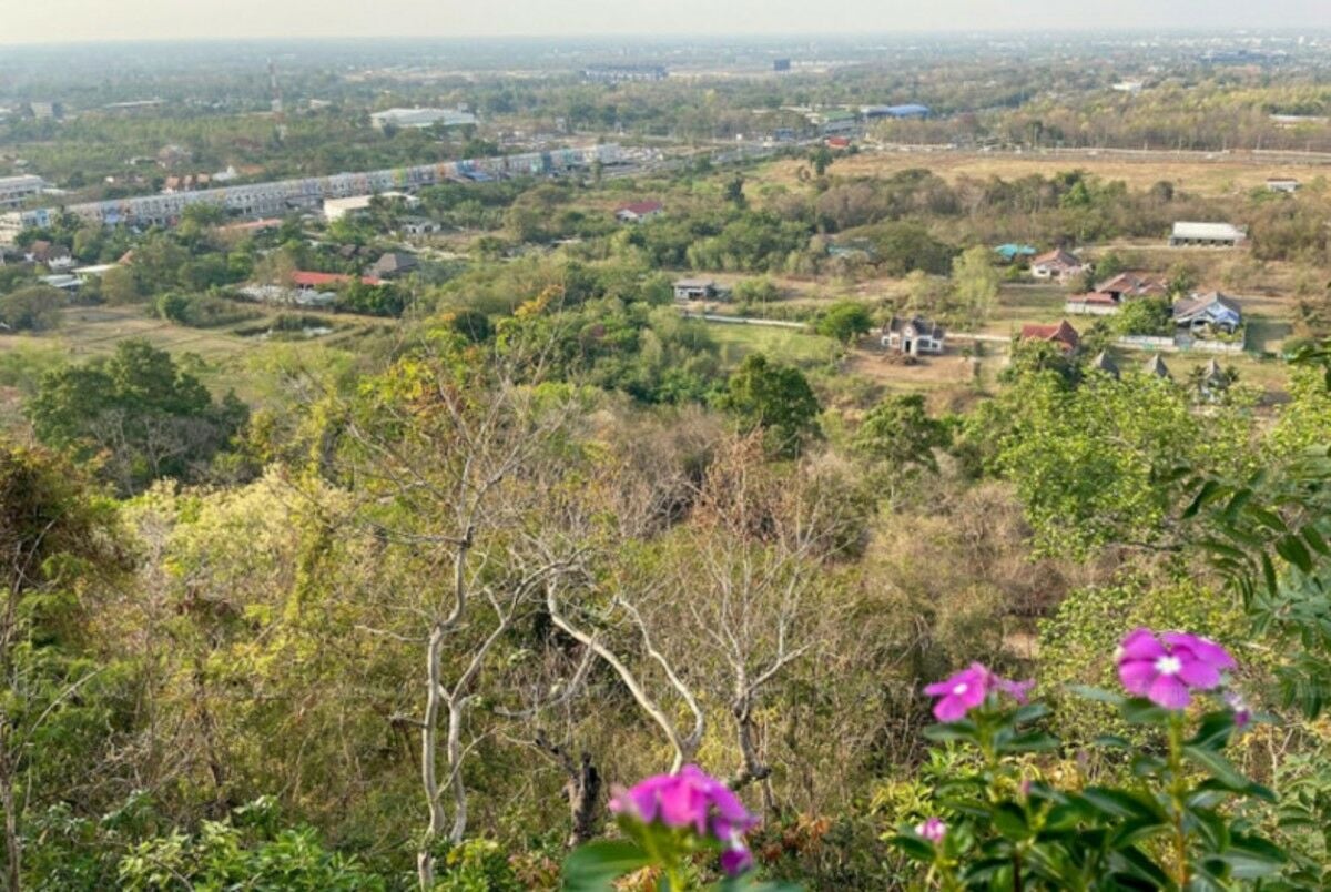 Residents challenge SRT’s ownership claims to Khao Kradong