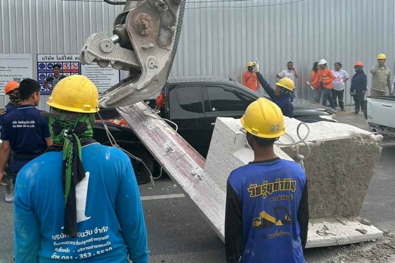 Crane calamity wreaks havoc on Rama IV Road, Bangkok chief probes | News by Thaiger