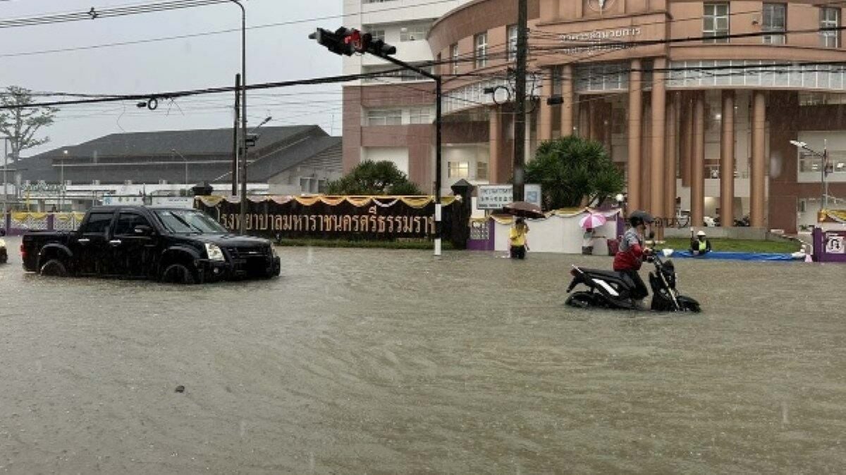 Relentless flooding in Nakhon Si Thammarat plunges city