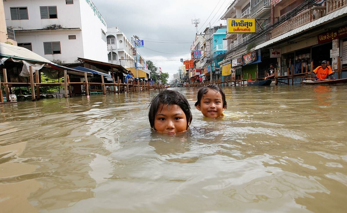 Man-made moves make Thailand flood the news, says expert (video)