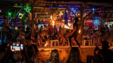 Trolley folly: Tipsy tourists’ wild hotel ride in Koh Phi Phi (video)