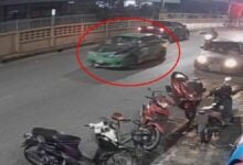 Man drives into crowd in Phetchaburi, causes injuries and damage (video)