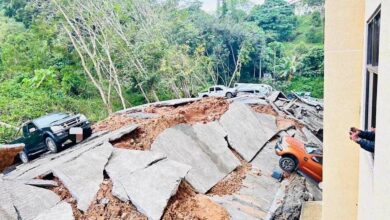 Landslide in Yala damages vehicles amid severe flooding | Thaiger