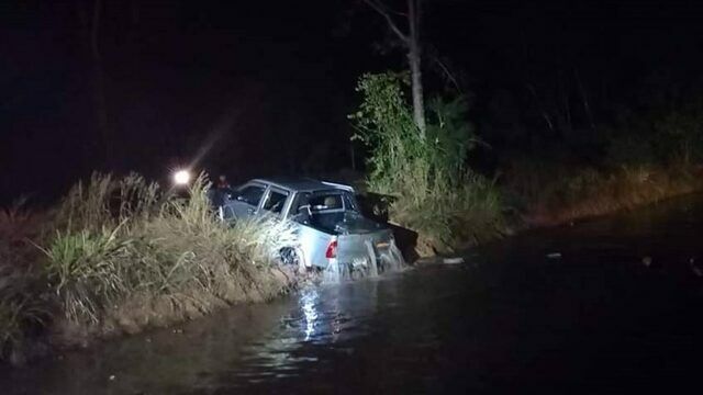 Tragic accident: Man drowns as truck slides into Thai pond