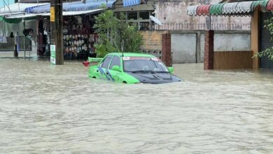 Australian tourist escapes drowning amid South Thailand flooding