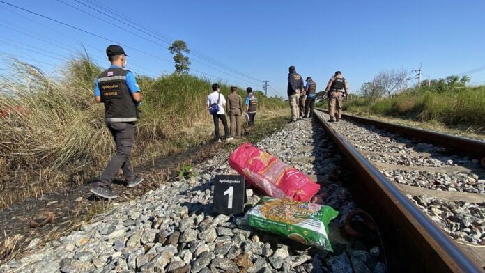 Chon Buri man dies after being struck by train, police investigate | News by Thaiger